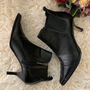 Donald J. Pliner Ankle Booties 7M Black